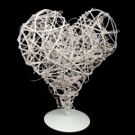 Декоративный венок арт.SCB370210 Сердце на подставке цв.белый 29*30см ротанг